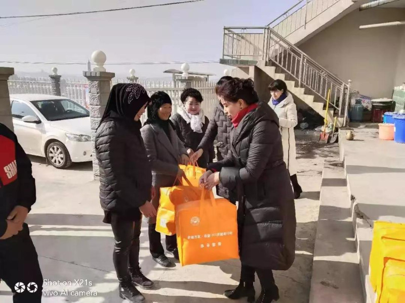 县妇联赴关卜乡3_副本.jpg