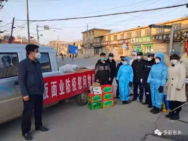 东乡：爱心物资送身边1.jpg