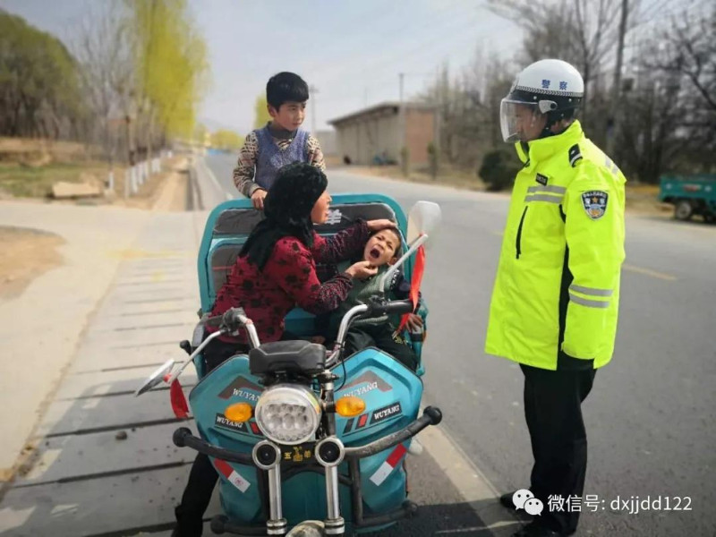 东乡公安交警_副本.jpg