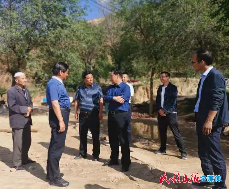 马相忠在东乡县督战调研脱贫攻坚工作1.jpg