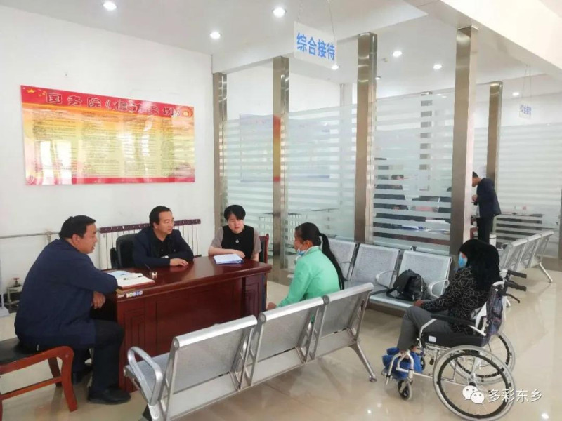 倾听民声 为民办事2_副本.jpg