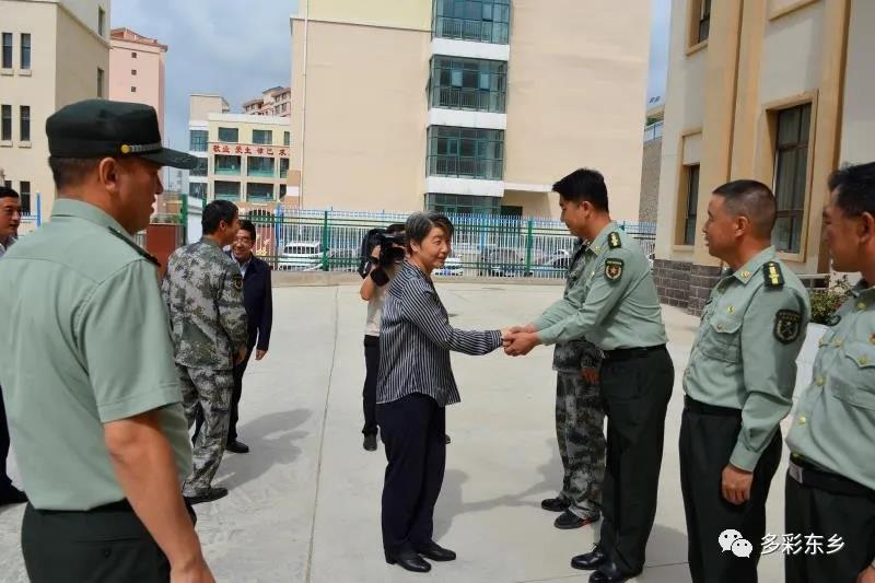 马秀兰到县人武部2.jpg 马秀兰到县人武部2.jpg