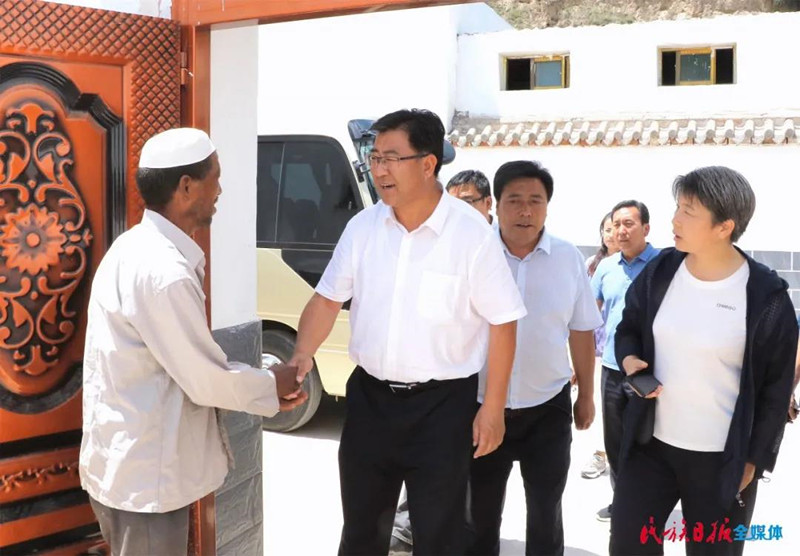 郭鹤立一行在临夏县东乡县调研1_副本.jpg
