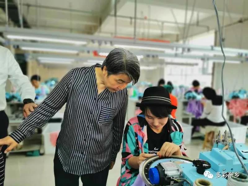 马秀兰深入县城南区2.jpg 马秀兰深入县城南区2.jpg