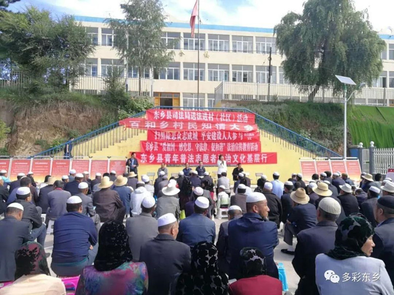 普法宣传进行时1_副本.jpg
