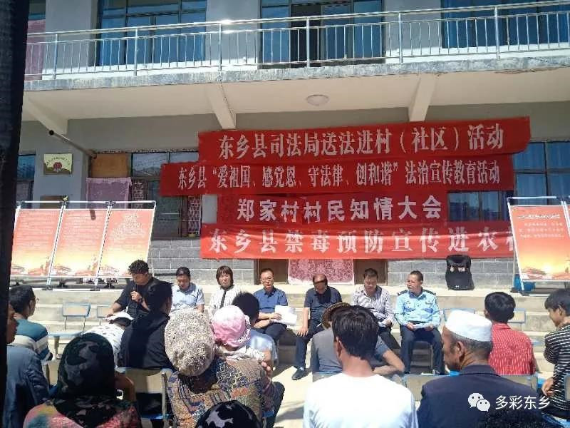 普法宣传进行时2_副本.jpg