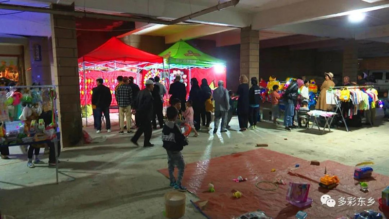 东乡夜市一团“火”2_副本.jpg