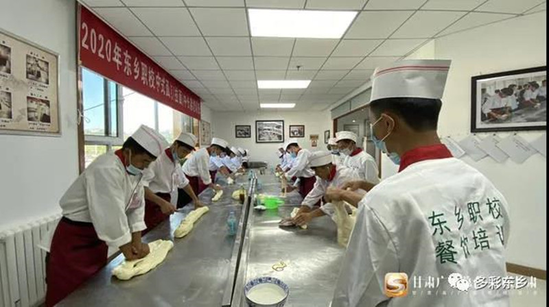 技能培训助推脱2_副本.jpg