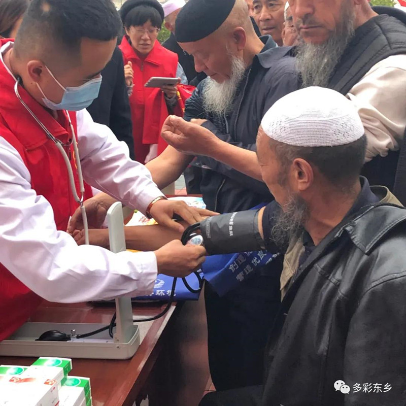 东乡县在县城南区举行新2_副本.jpg