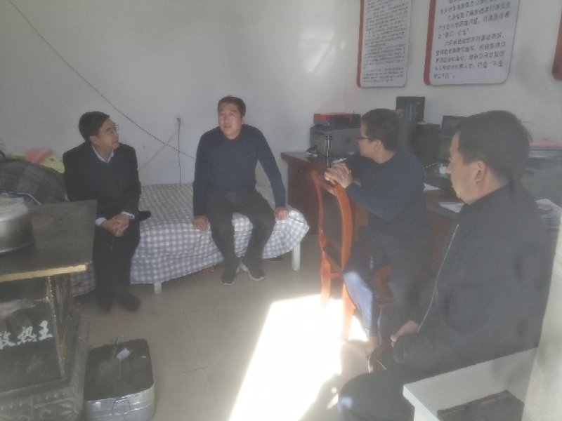 马凌祖深入沿岭乡1.jpg 马凌祖深入沿岭乡1.jpg