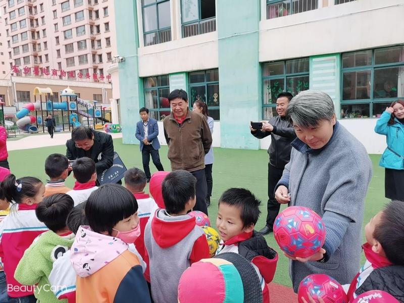 马秀兰陪同省政府教1.jpg 马秀兰陪同省政府教1.jpg