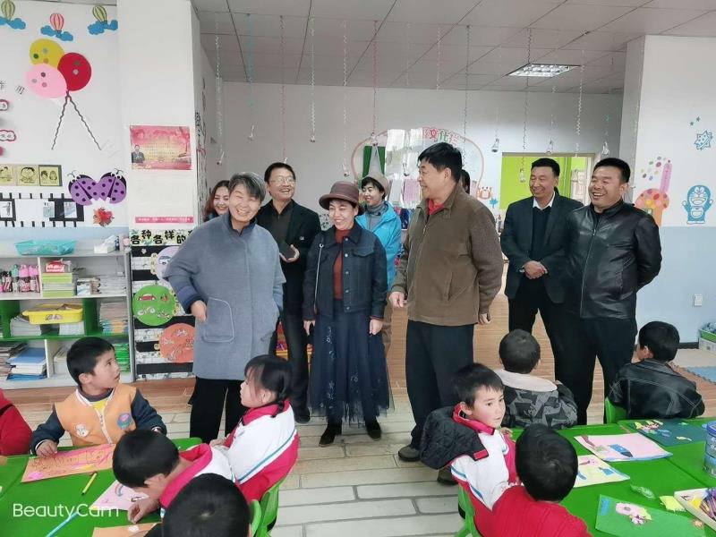 马秀兰陪同省政府教2.jpg 马秀兰陪同省政府教2.jpg