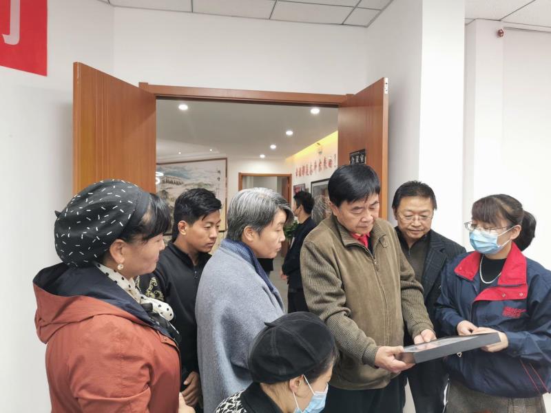 马秀兰陪同省政府教3.jpg 马秀兰陪同省政府教3.jpg