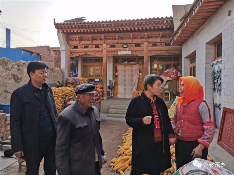 马秀兰深入锁南镇唐汪镇调研1_副本.jpg 马秀兰深入锁南镇唐汪镇调研1_副本.jpg