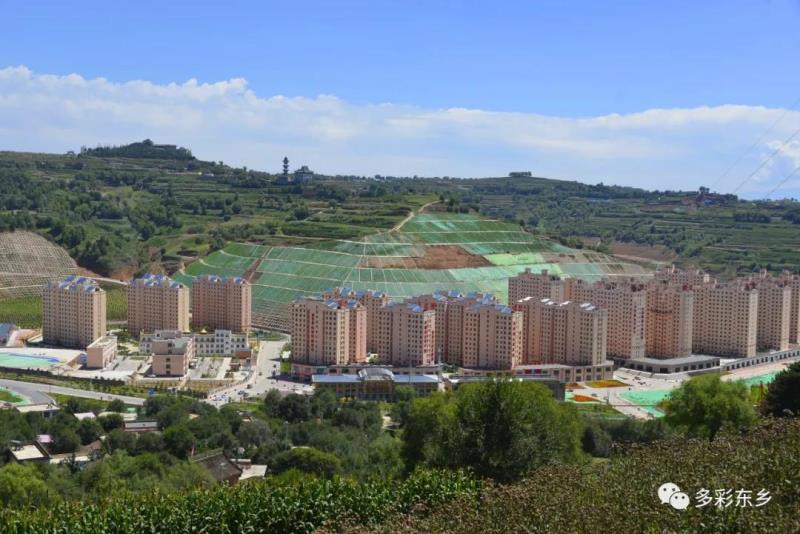 搬出穷山窝 迁来新生活.jpg