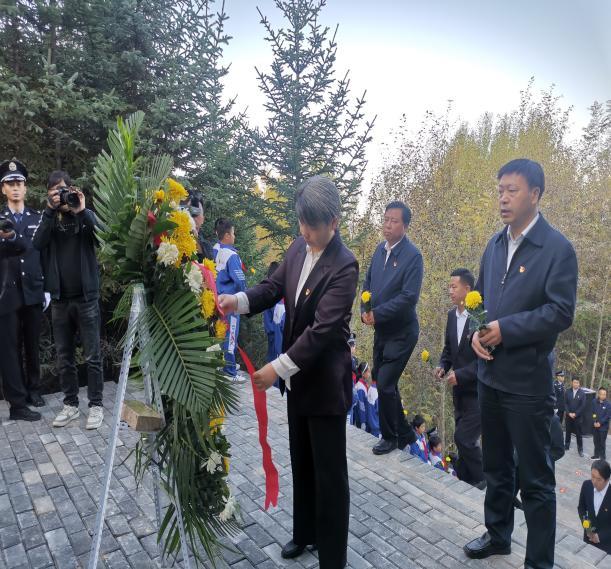 东乡县隆重举行“9·30”烈士纪念日2.png