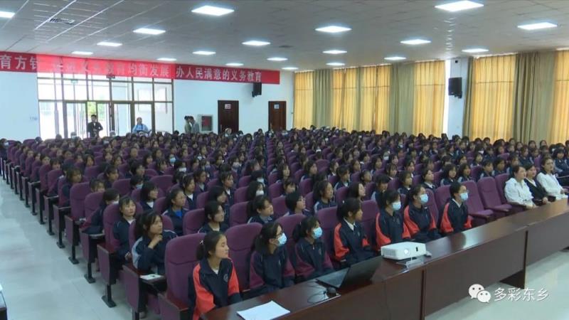 临夏州妇联在东乡县开展爱心企业慈善助学暨女童保护公益巡讲活动3.jpg