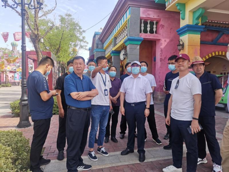 马良佐马德智带领东乡县考察团到西安市考察学习白鹿原白鹿仓游乐园黑暗乘骑项目和乐华恒业欢乐世界游乐项目2.jpg