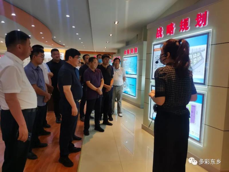 马良佐马德智一行在济南市历城区考察对接工作并召开东西部协作联席会议2.jpg