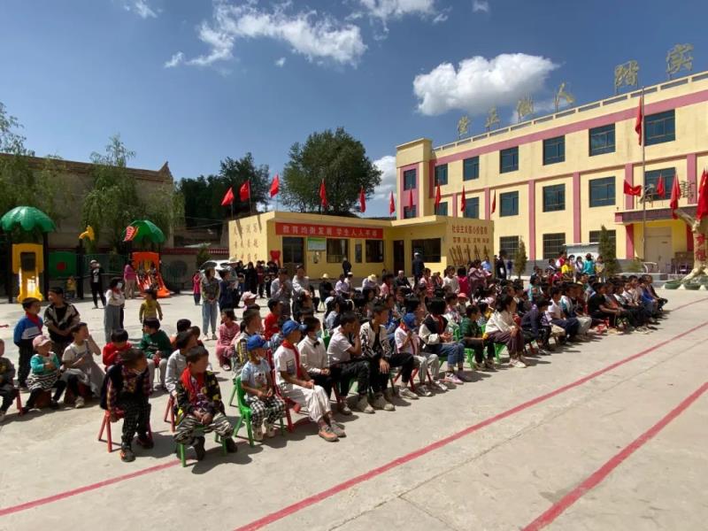 东乡县送文化体育下乡系列活动走进那勒寺镇2.jpg