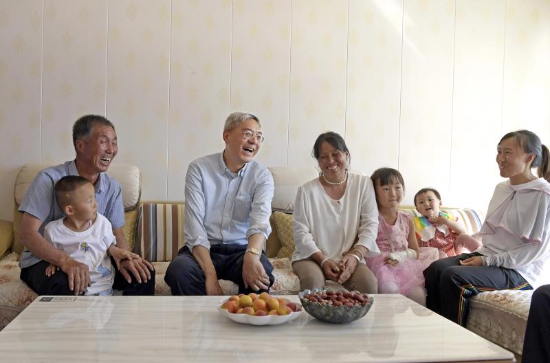 尹弘在庆阳市调研1.jpg