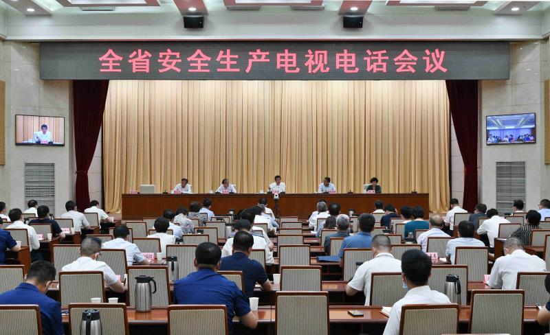 任振鹤在全省安全生产电视电话会议上强调1.jpg