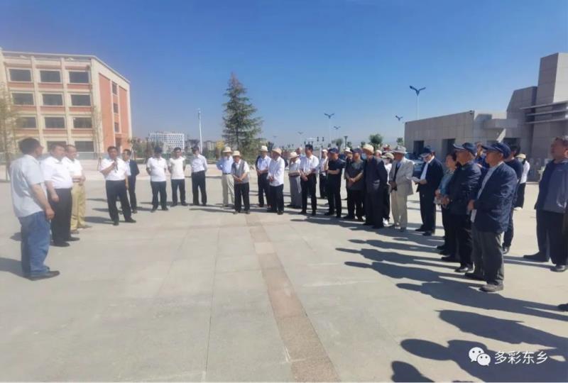 全州地级离退休干部观摩活动走进东乡县2.jpg