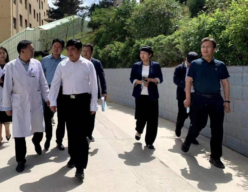 马良佐深入东乡经济开发区和县人民医院调研指导工作5.jpg