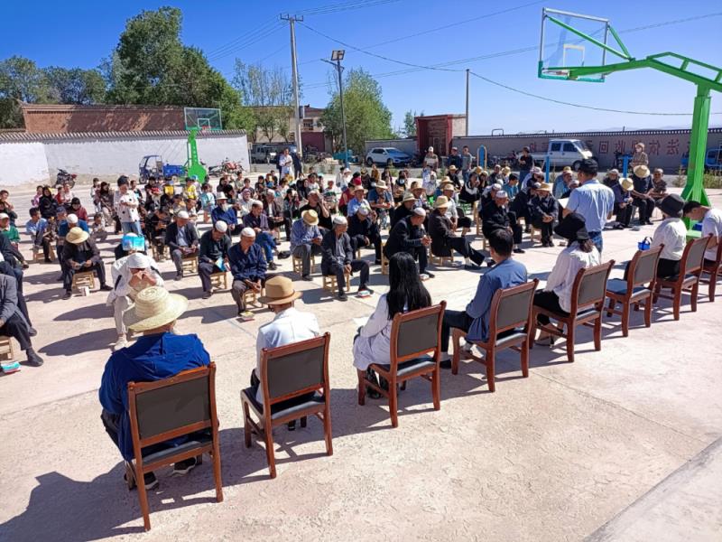 干群“掏心窝” 聚力“谋发展”——东乡县董岭乡董家沟村召开村民知情大会2.png