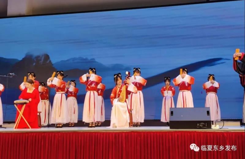 临夏国强职业技术学校举行“喜迎二十大 永远跟党走”表彰大会2.jpg