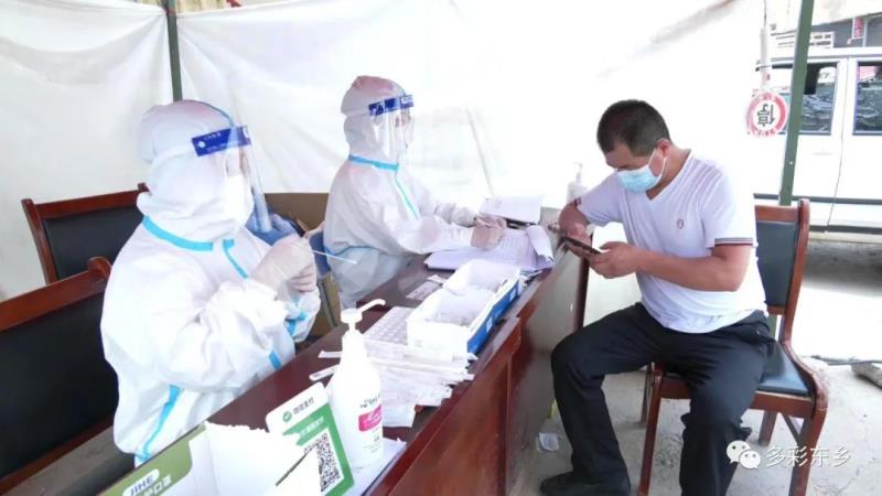 东乡县： 严守卡点不松懈 筑牢防线守平安1.jpg