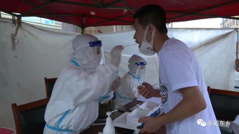 东乡县： 严守卡点不松懈 筑牢防线守平安3.jpg