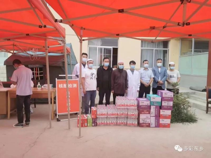 【疫情防控 东乡在行动】雨中你来坚守 “疫”线我送温暖——东乡县新冠肺炎疫情防控各执勤卡点见闻13.jpg