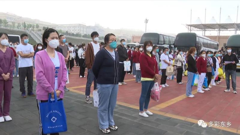 白衣天使再出征——临夏州卫健委组织医务人员驰援东乡县核酸检测采样工作1.jpg