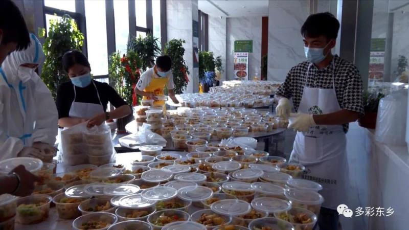 【疫情防控 东乡在行动】东乡：送餐保供 他们坚守9.jpg