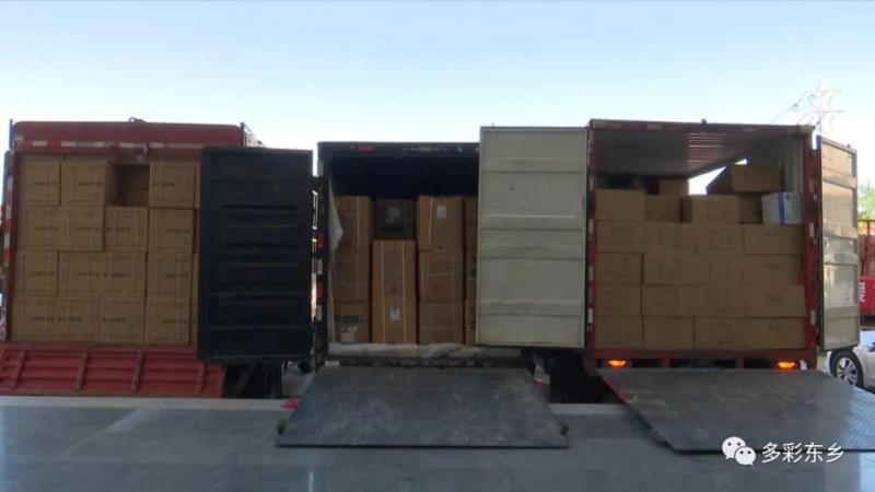 石化情暖东乡 彰显国企担当——中国石化向东乡县捐赠70多万元抗疫物资3.jpg