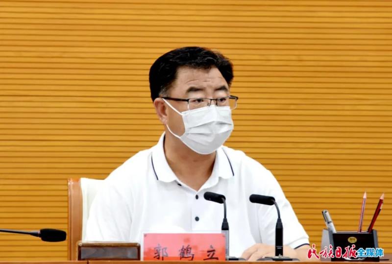 郭鹤立主持召开州委常委会（扩大）会议2.jpg
