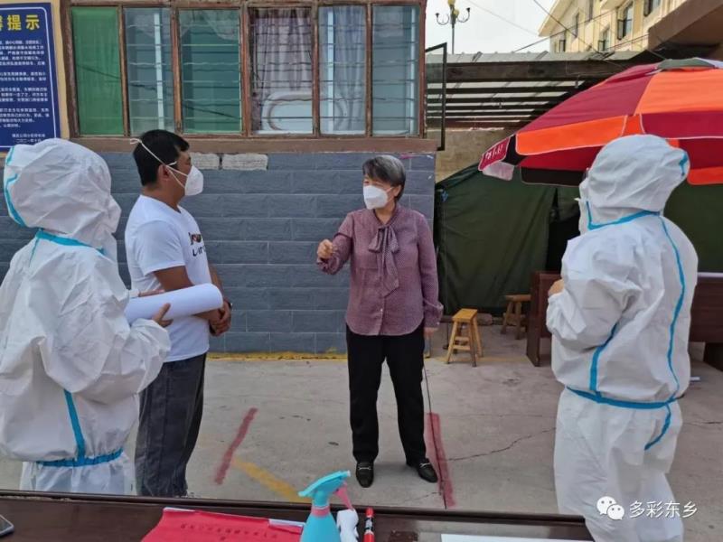 马秀兰深入锁南镇督导疫情防控工作2.jpg 马秀兰深入锁南镇督导疫情防控工作2.jpg