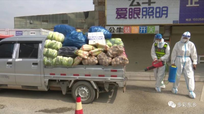 【党旗在一线高高飘扬】东乡县达板桥头：坚守卡点当先锋 战疫一线党旗红4.jpg