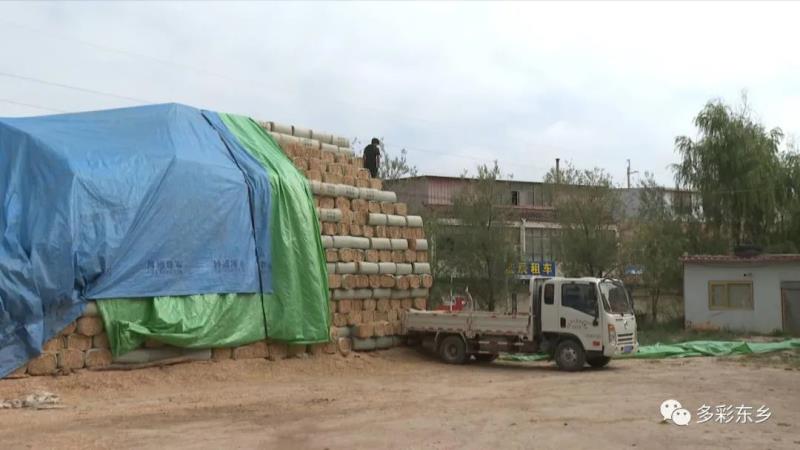 东乡县：全力解决养殖户饲草料紧缺难题1.jpg