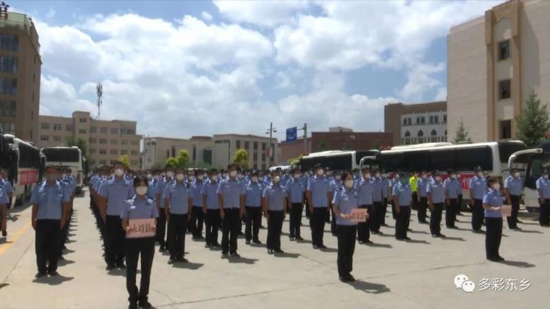 来时无畏 去时无恙——深情欢送支援东乡疫情防控的全州公安机关民辅警2.jpg