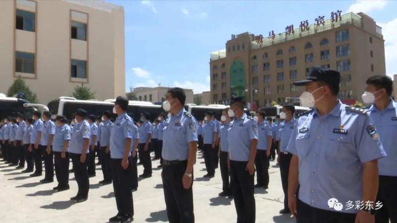 向疫而行 忠诚坚守——东乡公安干警尽锐出战勇担当1.jpg