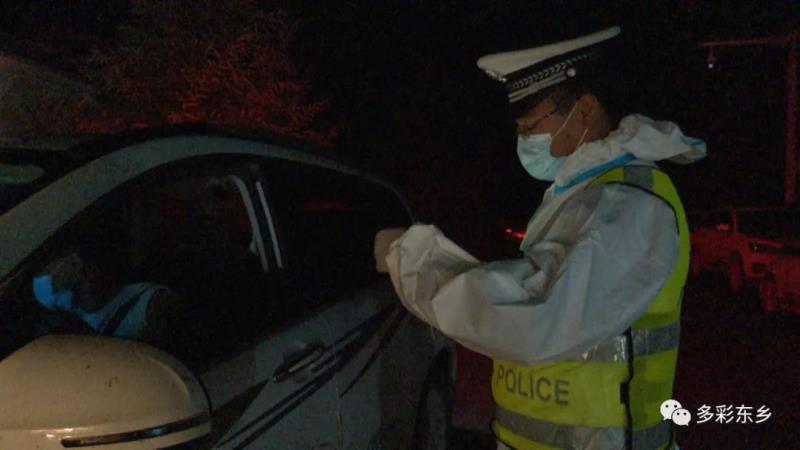 向疫而行 忠诚坚守——东乡公安干警尽锐出战勇担当2.jpg