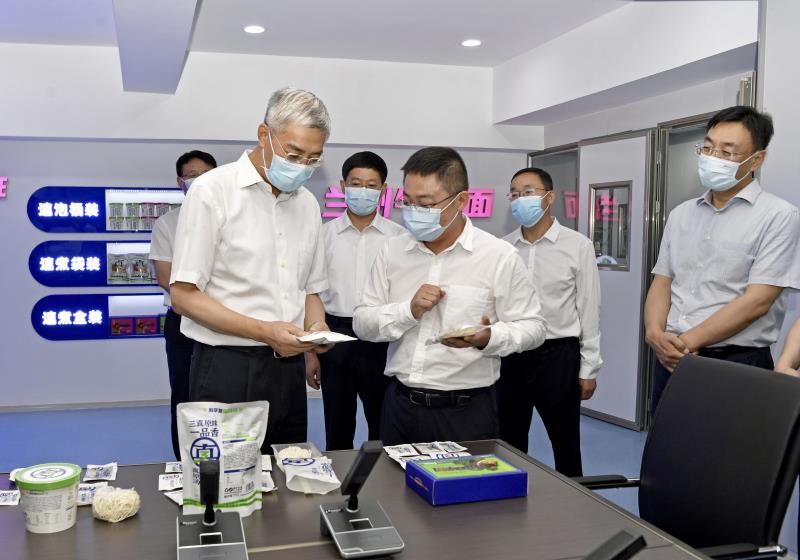 尹弘在兰州市调研复工复产及常态化疫情防控1.jpg