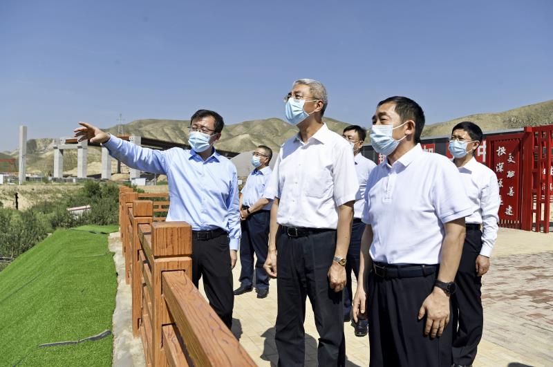 尹弘在兰州市调研复工复产及常态化疫情防控2.jpg