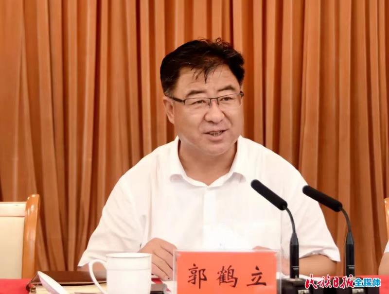 郭鹤立主持召开州委常委会（扩大）会议2.jpg