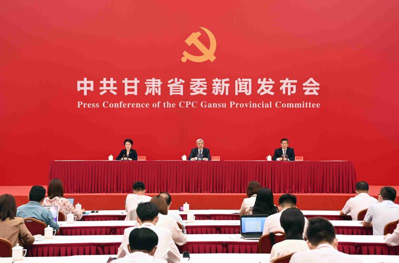 中共甘肃省委“中国这十年·甘肃”主题新闻发布会举行1.jpg