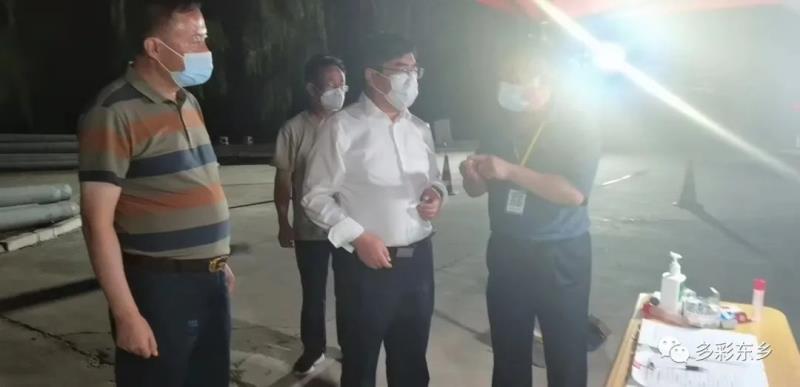 马良佐深入东塬河滩董岭达板等乡镇交通检查点督导疫情防控工作3.jpg 马良佐深入东塬河滩董岭达板等乡镇交通检查点督导疫情防控工作3.jpg