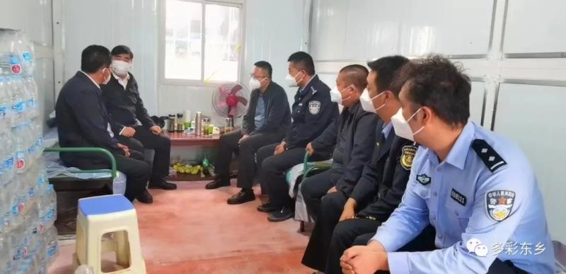 马良佐深入东塬河滩董岭达板等乡镇交通检查点督导疫情防控工作5.jpg 马良佐深入东塬河滩董岭达板等乡镇交通检查点督导疫情防控工作5.jpg