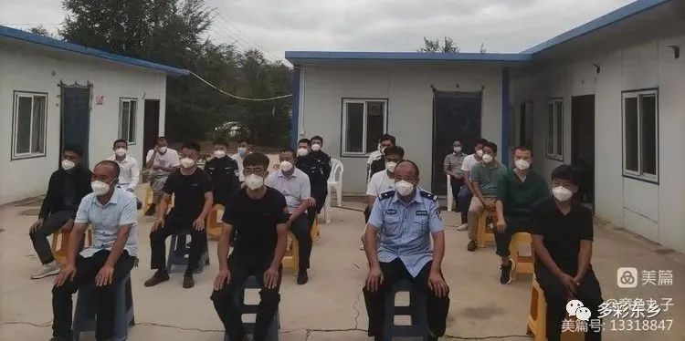 马德智主持召开果园镇八仙口卡点交通检疫工作会议2.jpg 马德智主持召开果园镇八仙口卡点交通检疫工作会议2.jpg